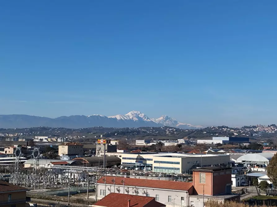 Immagine 14 di Appartamento in vendita  in Via Aldo Moro a Pescara