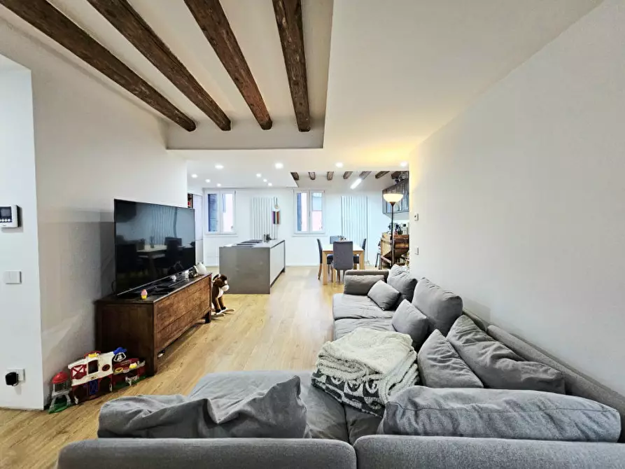 Immagine 1 di Appartamento in vendita  in VIA PRINCIPE AMEDEO a Este