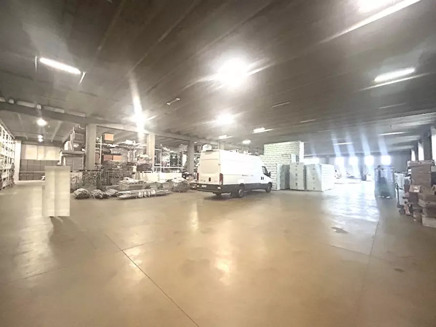 Immagine 1 di Capannone industriale in affitto  in VIA AUSA a Coriano
