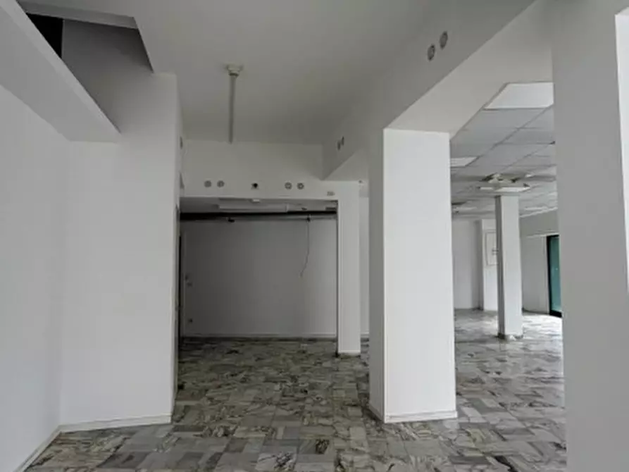 Immagine 26 di Negozio in vendita  in Via Cardinal Callegari, 30 a Padova