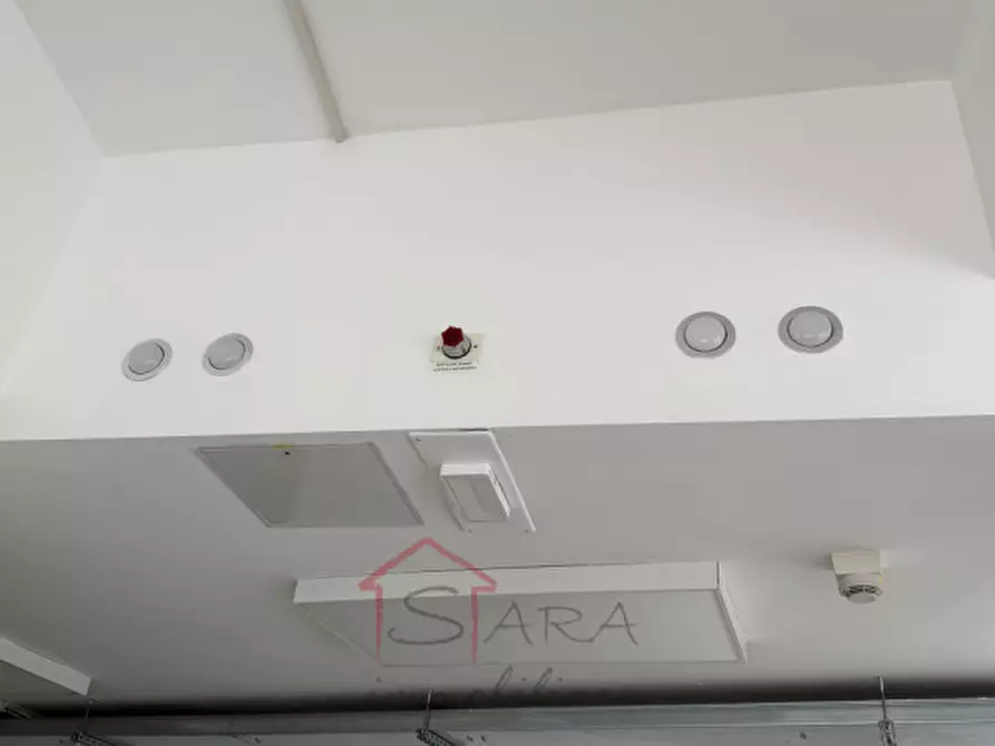 Immagine 27 di Negozio in vendita  in Via Cardinal Callegari, 30 a Padova