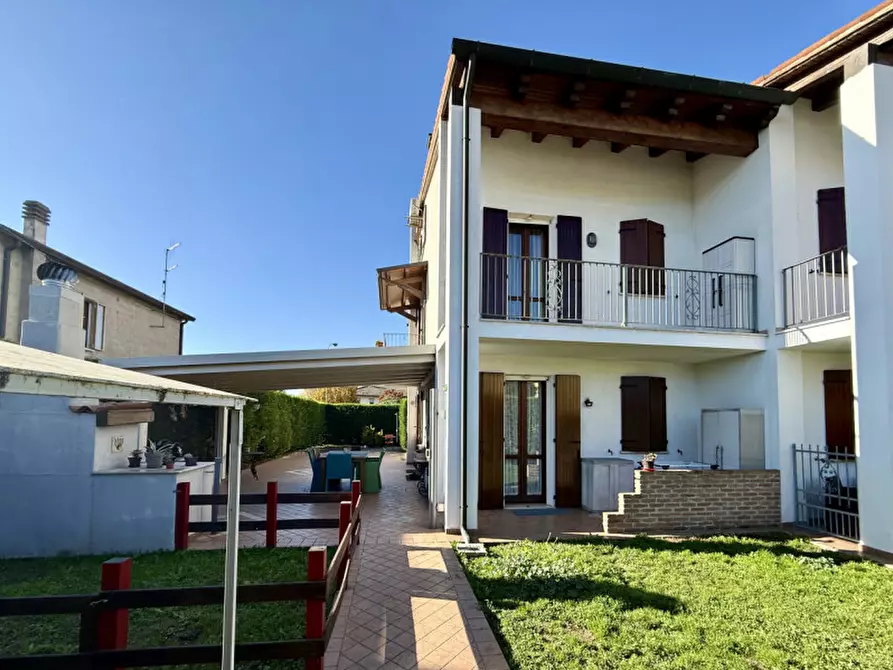 Immagine 2 di Casa bifamiliare in vendita  in Via Deserto a Este