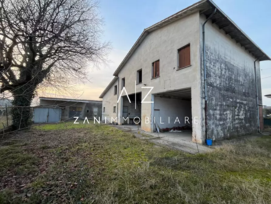 Immagine 3 di Casa indipendente in vendita  in Via Montebelluna di Salvarosa a Castelfranco Veneto