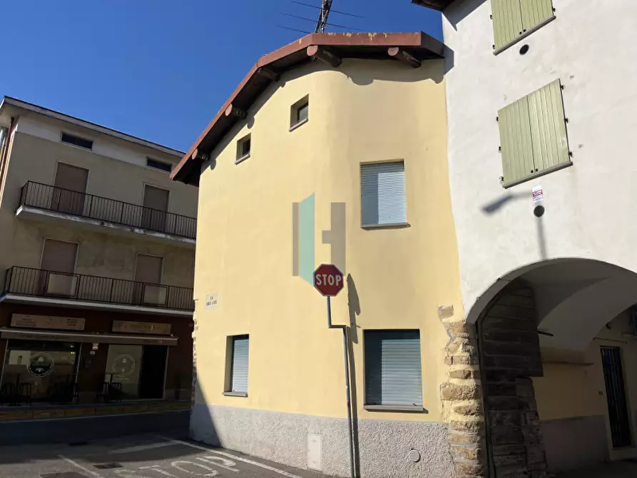 Immagine 6 di Appartamento in vendita  in via Santo Jesus a Curno