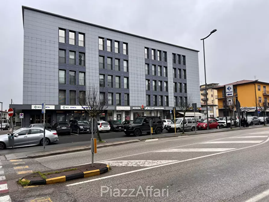 Immagine 1 di Ufficio in vendita  in Via A. Valerio a Piove Di Sacco
