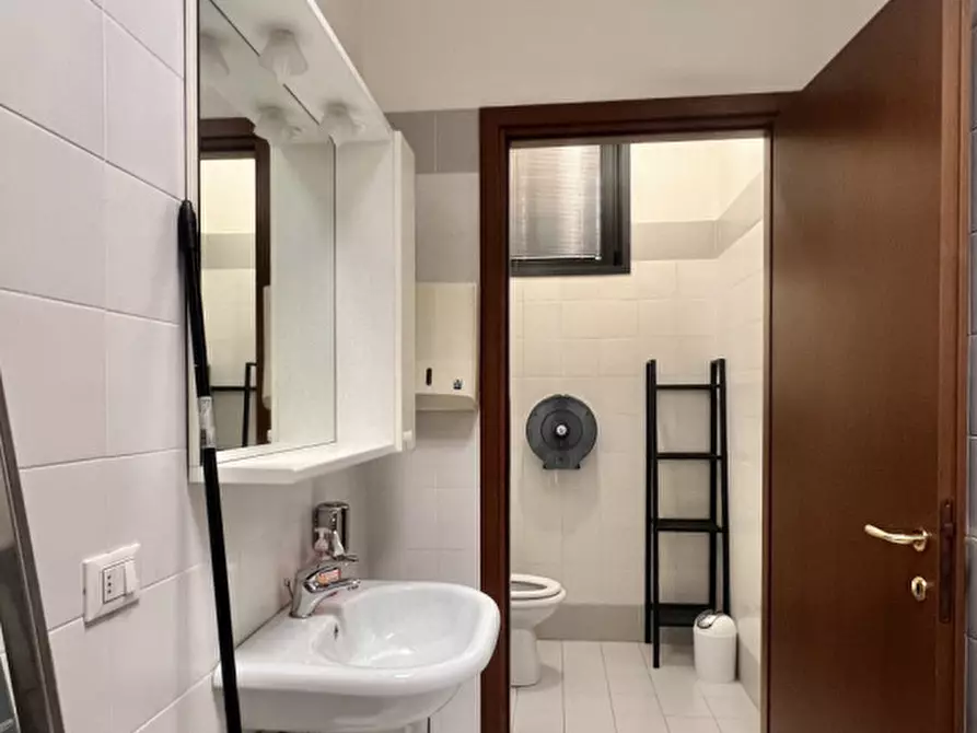 Immagine 14 di Ufficio in vendita  in Via A. Valerio a Piove Di Sacco