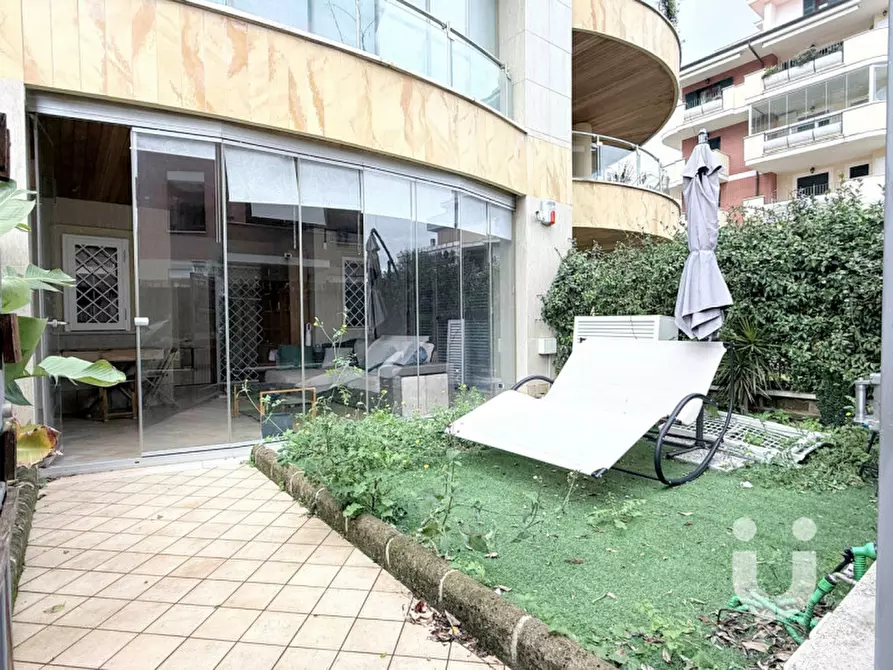 Immagine 3 di Appartamento in vendita  in Via Andrea Lavezzolo a Roma