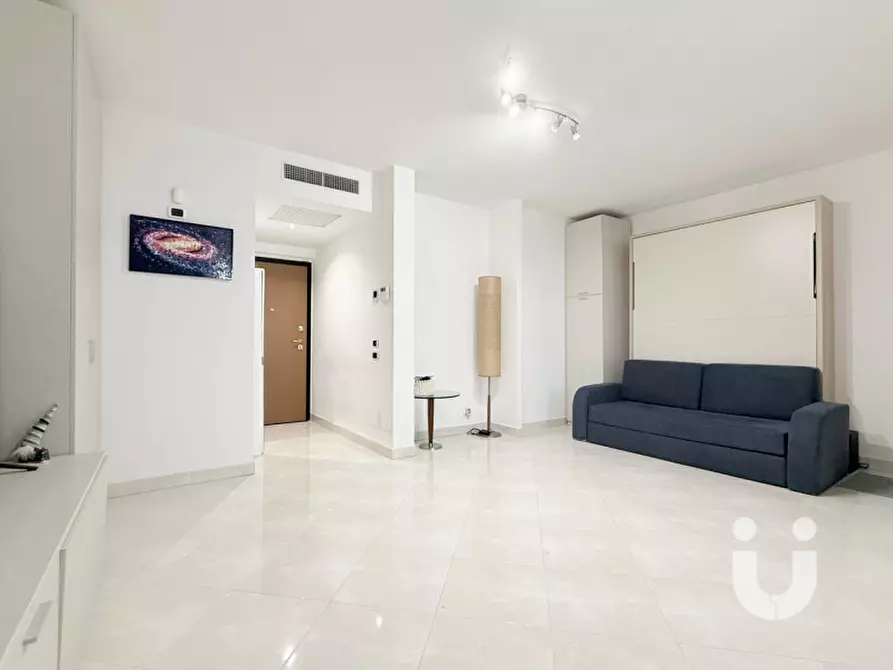 Immagine 5 di Appartamento in vendita  in Via Andrea Lavezzolo a Roma