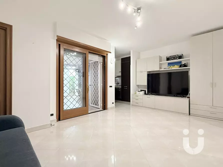 Immagine 6 di Appartamento in vendita  in Via Andrea Lavezzolo a Roma