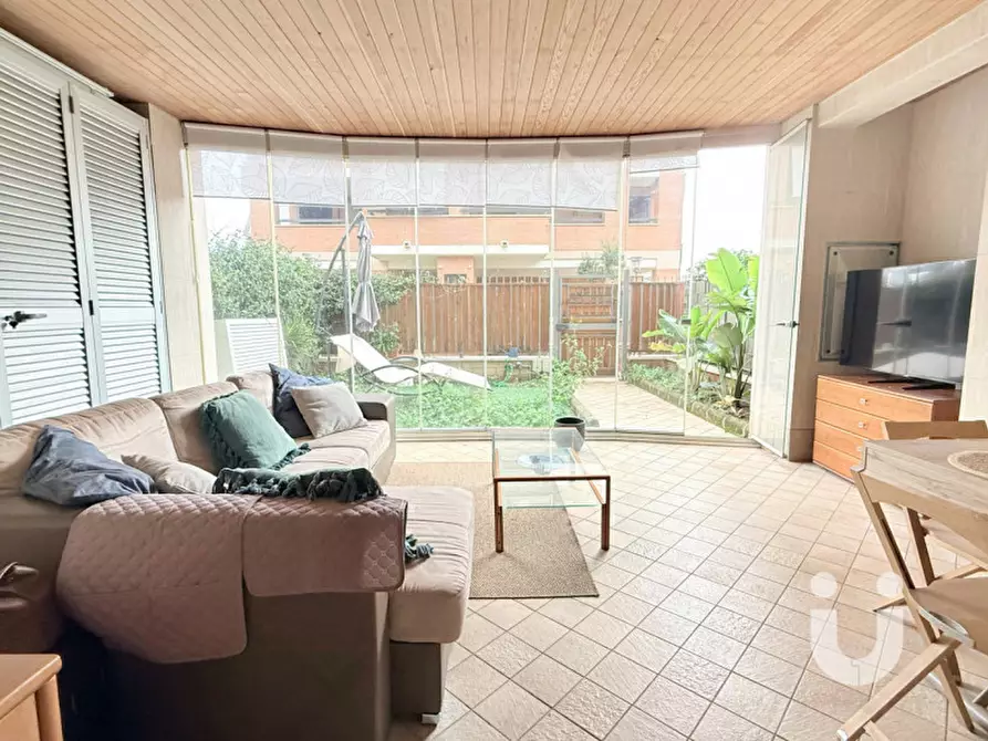 Immagine 10 di Appartamento in vendita  in Via Andrea Lavezzolo a Roma