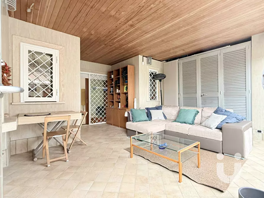 Immagine 11 di Appartamento in vendita  in Via Andrea Lavezzolo a Roma