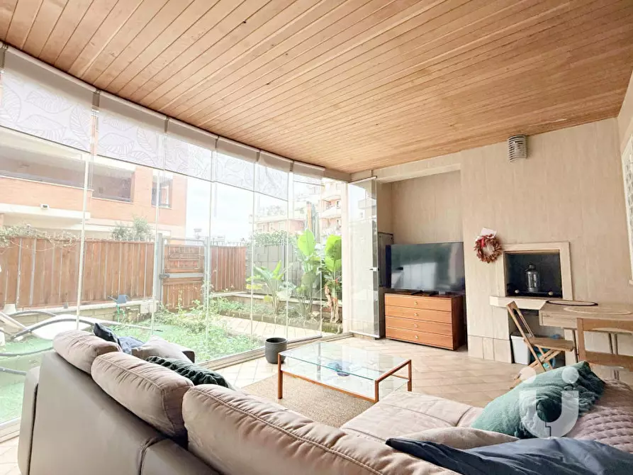 Immagine 12 di Appartamento in vendita  in Via Andrea Lavezzolo a Roma