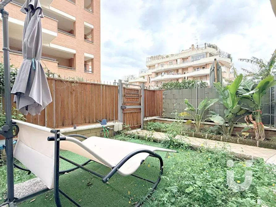 Immagine 13 di Appartamento in vendita  in Via Andrea Lavezzolo a Roma