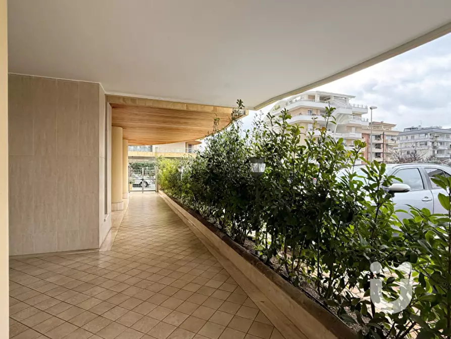 Immagine 18 di Appartamento in vendita  in Via Andrea Lavezzolo a Roma