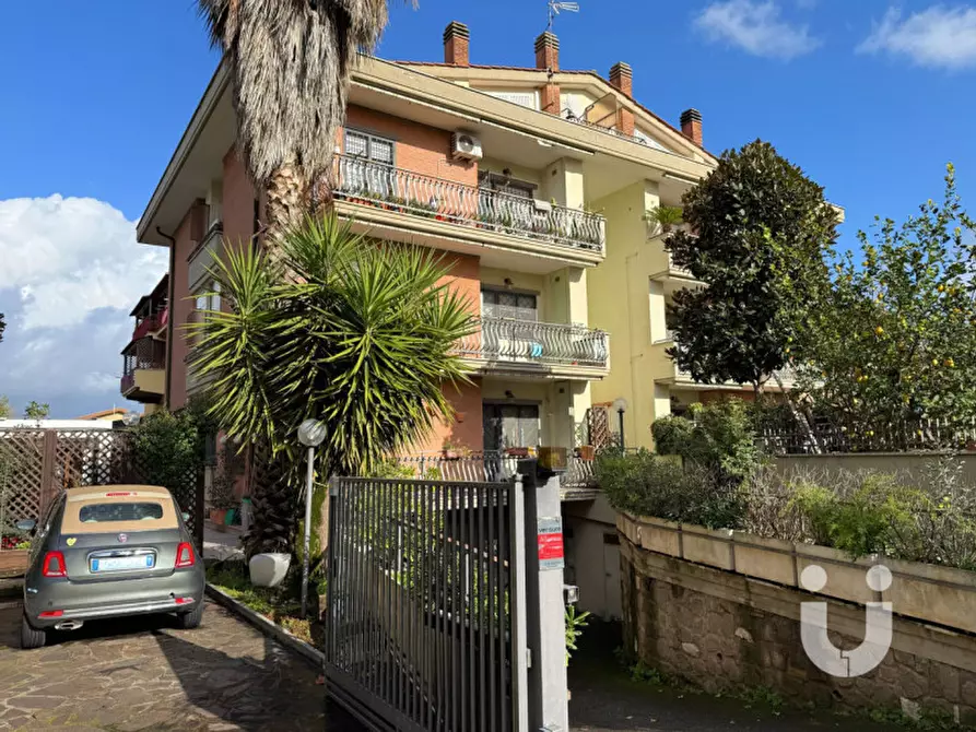 Immagine 1 di Appartamento in vendita  in Via della Tenuta del Casalotto a Roma