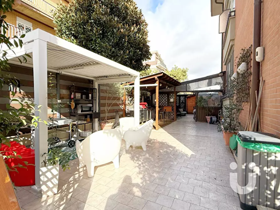 Immagine 3 di Appartamento in vendita  in Via della Tenuta del Casalotto a Roma