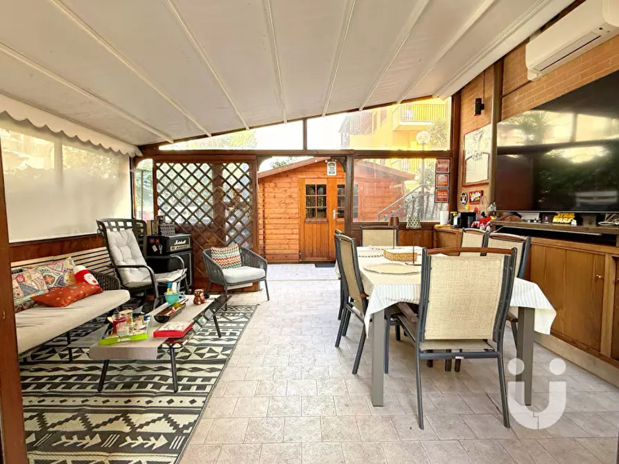 Immagine 5 di Appartamento in vendita  in Via della Tenuta del Casalotto a Roma