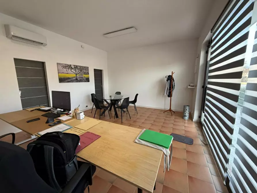 Immagine 3 di Negozio in vendita  in Via Mirabello 53 a Torreglia