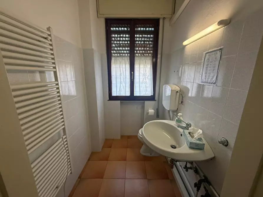 Immagine 5 di Negozio in vendita  in Via Mirabello 55 a Torreglia