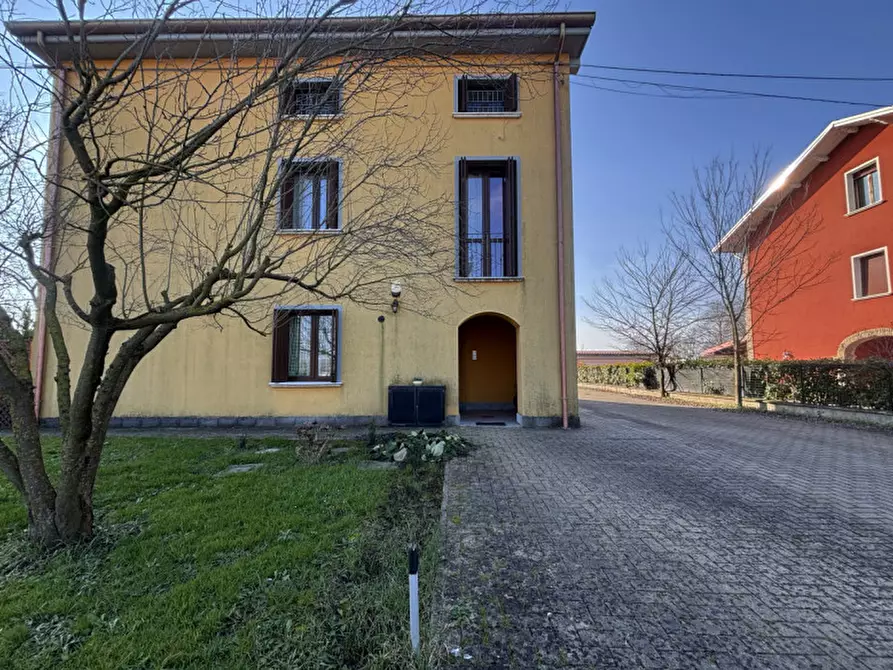 Immagine 1 di Casa bifamiliare in vendita  in Via Cavour, 10 a Colorno