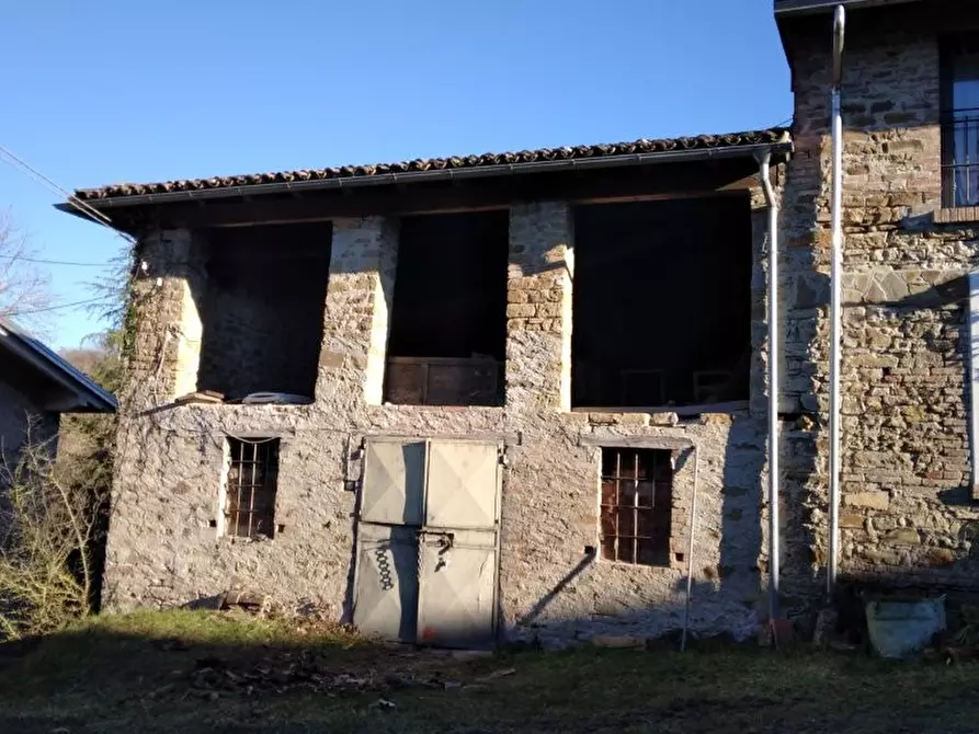 Immagine 1 di Rustico / casale in vendita  in Capoponte a Tizzano Val Parma