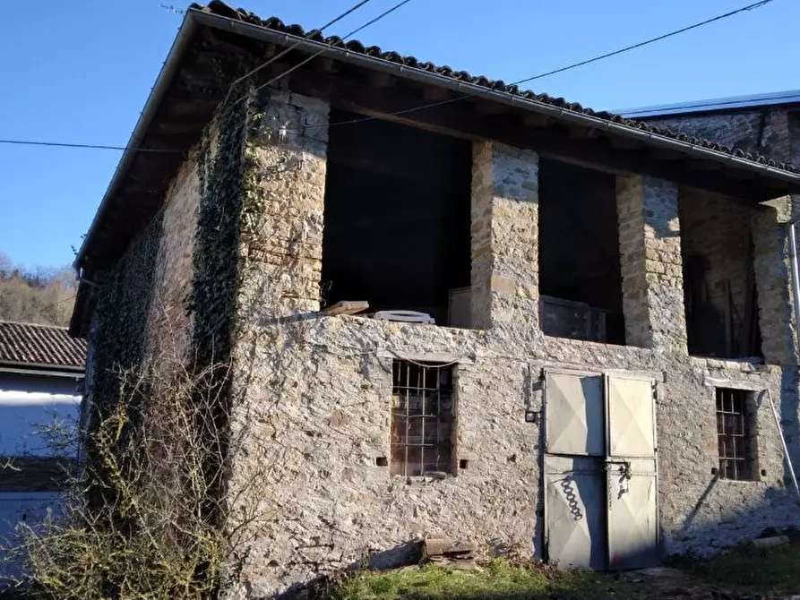 Immagine 2 di Rustico / casale in vendita  in Capoponte a Tizzano Val Parma