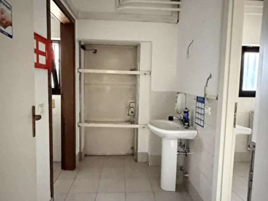 Immagine 11 di Negozio in affitto  in Via Cardinal Callegari, 30 a Padova