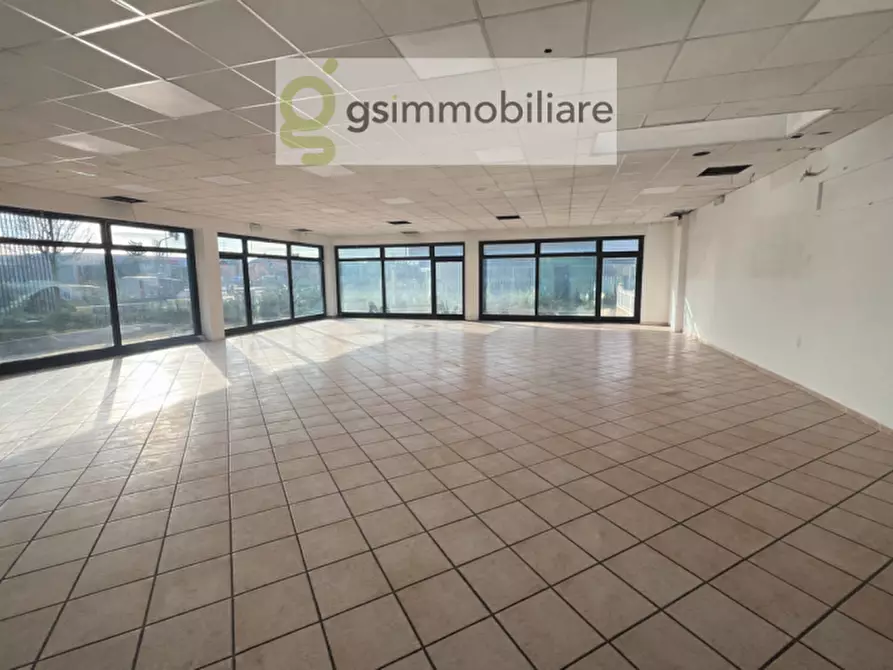 Immagine 1 di Negozio in vendita  in via armando diaz a San Zeno Naviglio