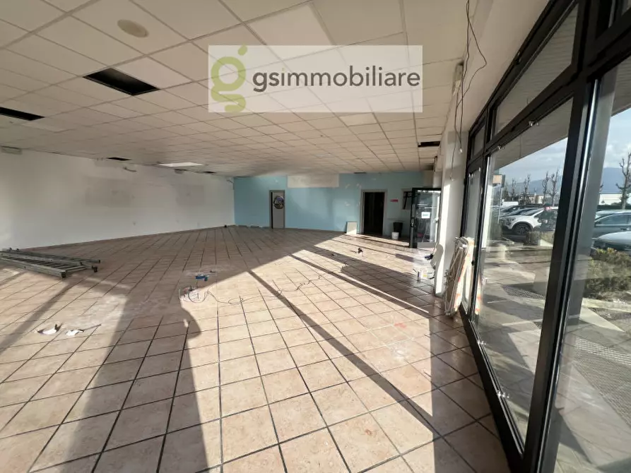 Immagine 17 di Negozio in vendita  in via armando diaz a San Zeno Naviglio