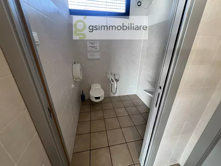 Immagine 22 di Negozio in vendita  in via armando diaz a San Zeno Naviglio