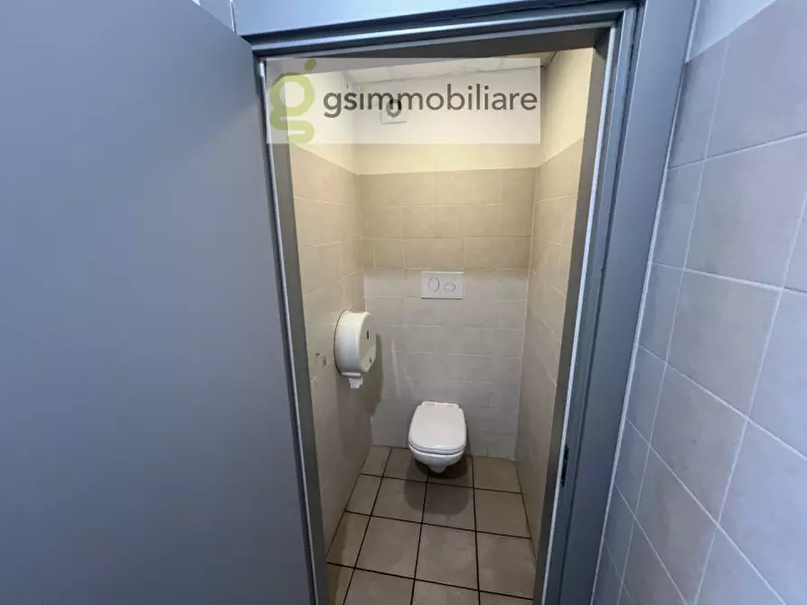 Immagine 30 di Negozio in vendita  in via armando diaz a San Zeno Naviglio