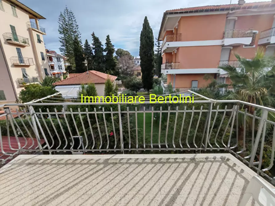 Immagine 1 di Appartamento in vendita  in Via Lagazzi a Bordighera