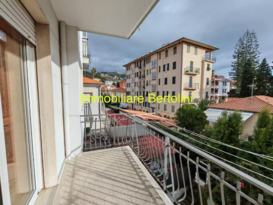 Immagine 2 di Appartamento in vendita  in Via Lagazzi a Bordighera