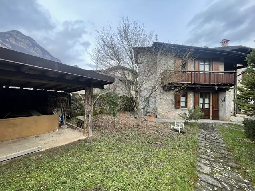 Immagine 1 di Casa bifamiliare in vendita  in Via Castello a Idro