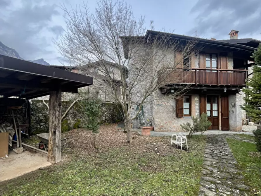 Immagine 2 di Casa bifamiliare in vendita  in Via Castello a Idro