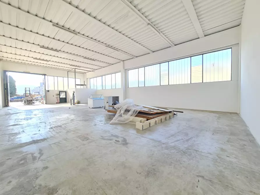 Immagine 1 di Capannone industriale in vendita  in Via Angelo Barovier a Abano Terme