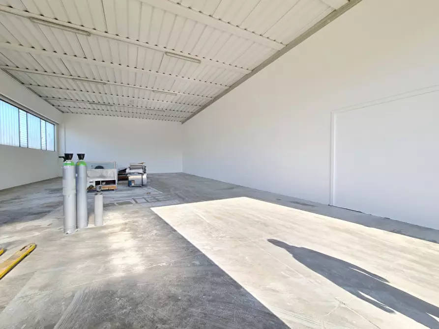 Immagine 2 di Capannone industriale in vendita  in Via Angelo Barovier a Abano Terme