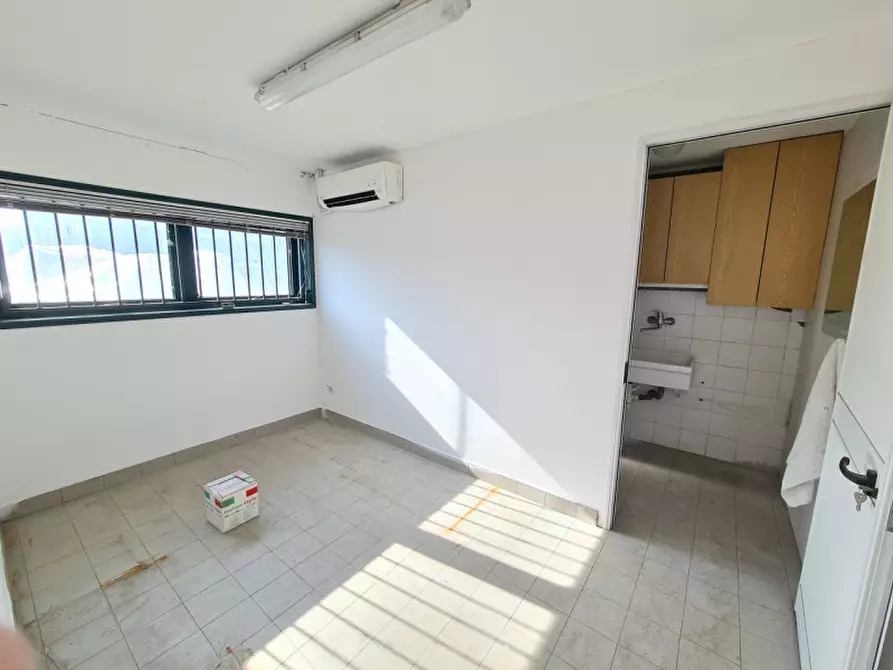 Immagine 3 di Capannone industriale in vendita  in Via Angelo Barovier a Abano Terme