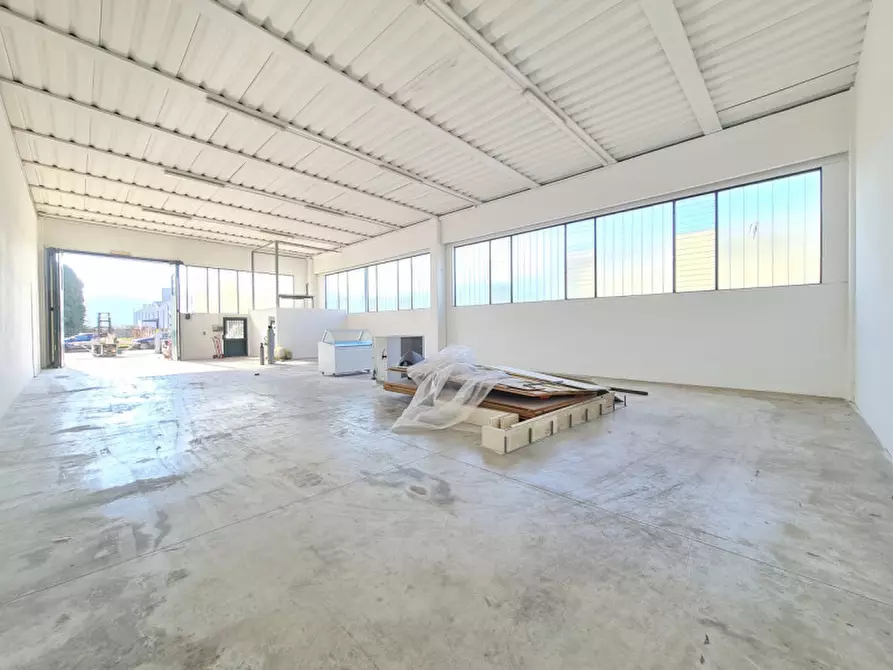 Immagine 4 di Capannone industriale in vendita  in Via Angelo Barovier a Abano Terme