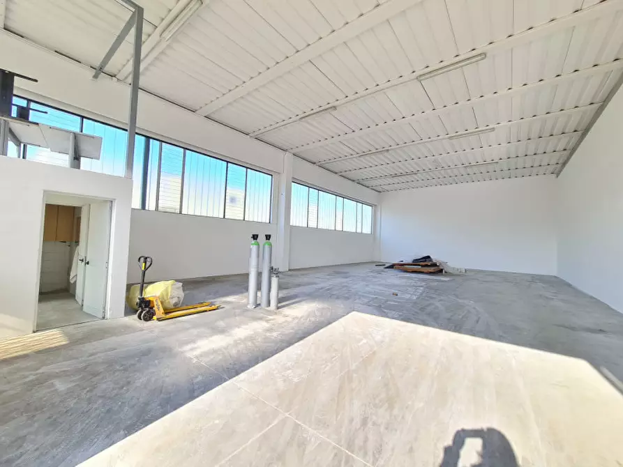 Immagine 5 di Capannone industriale in vendita  in Via Angelo Barovier a Abano Terme