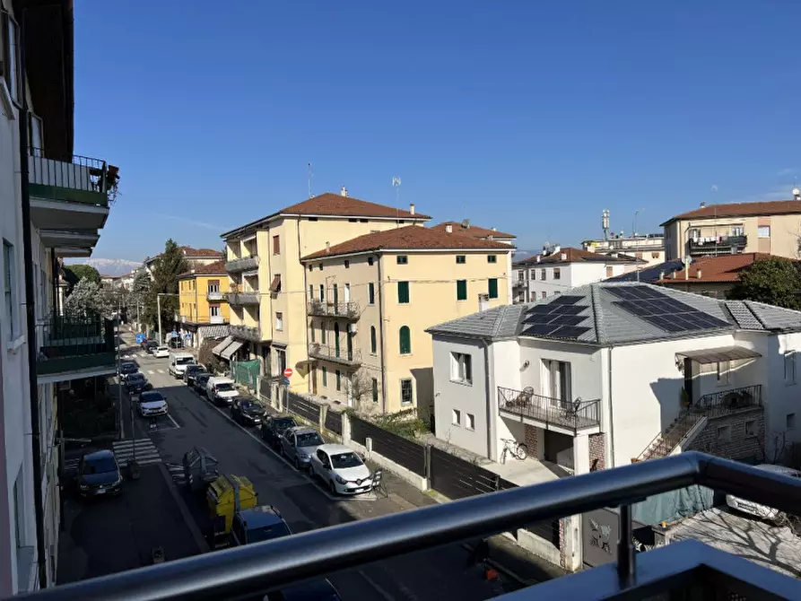 Immagine 8 di Appartamento in vendita  in Via Giuseppe Parini a Vicenza