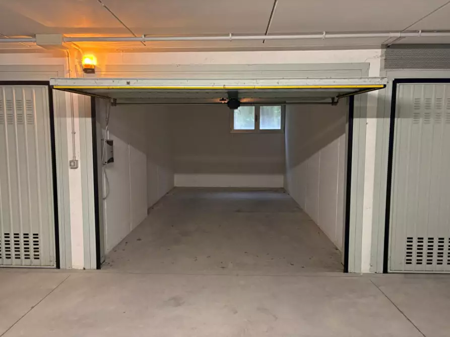 Immagine 1 di Garage in vendita  a Jesolo