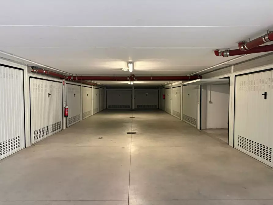 Immagine 2 di Garage in vendita  a Jesolo