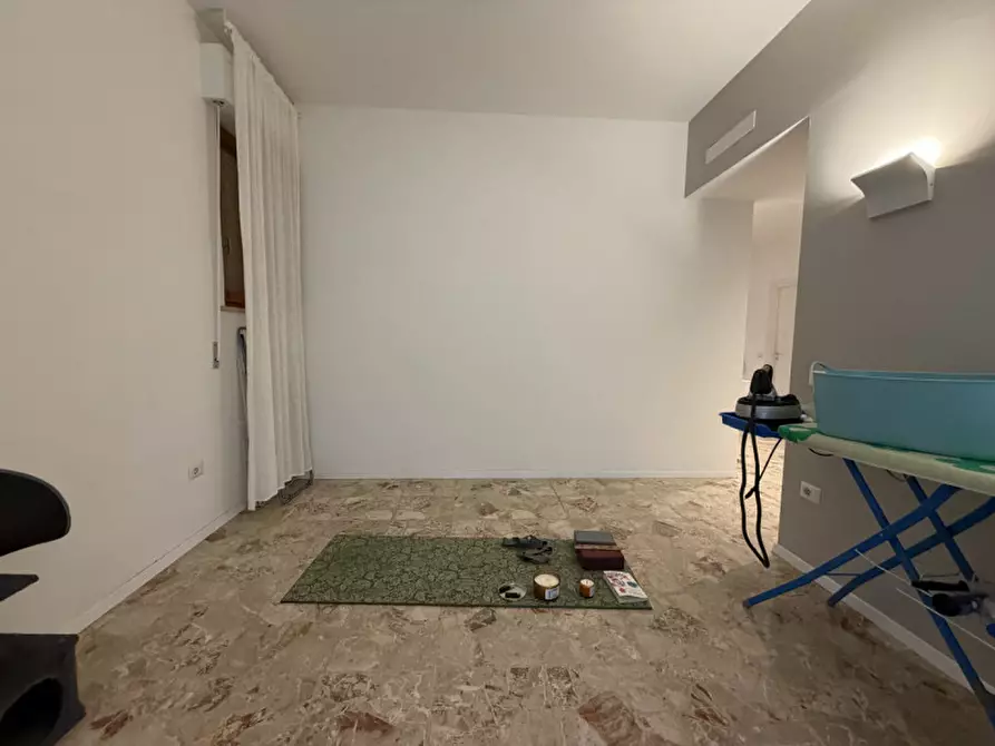 Immagine 10 di Appartamento in vendita  a Senigallia