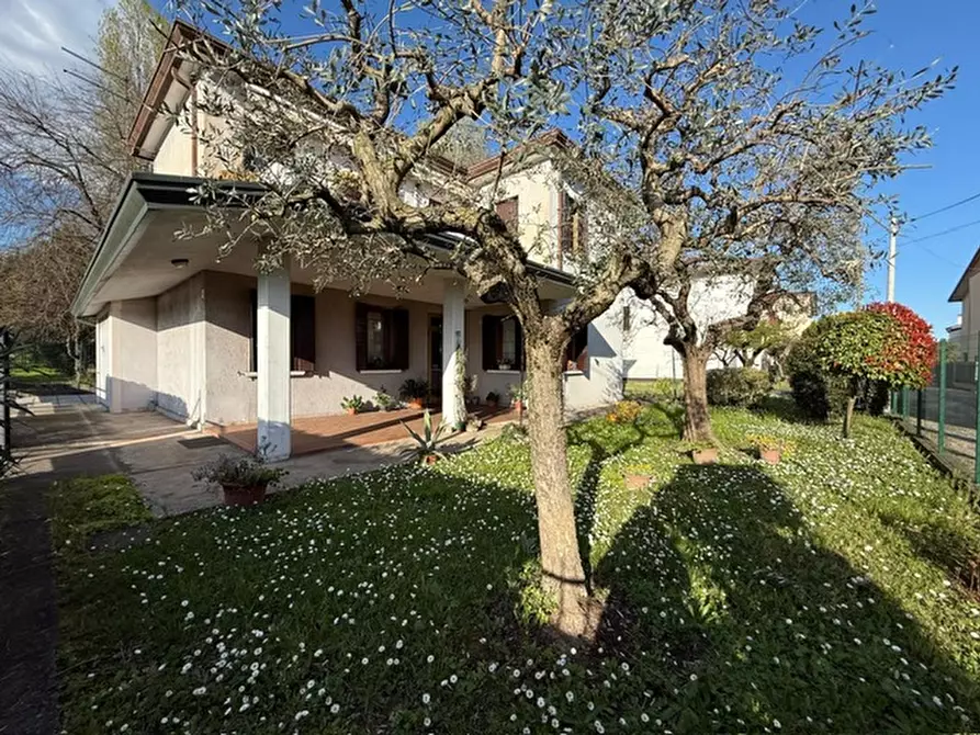 Immagine 1 di Casa indipendente in vendita  in Via Roma 303 a Albignasego