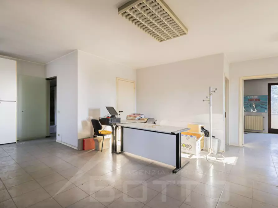 Immagine 3 di Appartamento in vendita  in Viale Guglielmo Marconi a Borgomanero