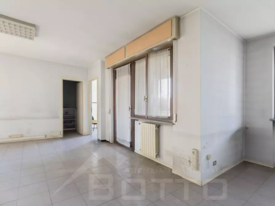 Immagine 16 di Appartamento in vendita  in Viale Guglielmo Marconi a Borgomanero