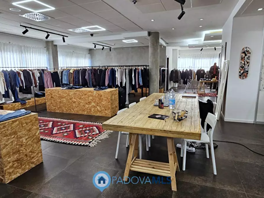 Immagine 4 di Ufficio in vendita  in Viale della Navigazione Interna a Padova