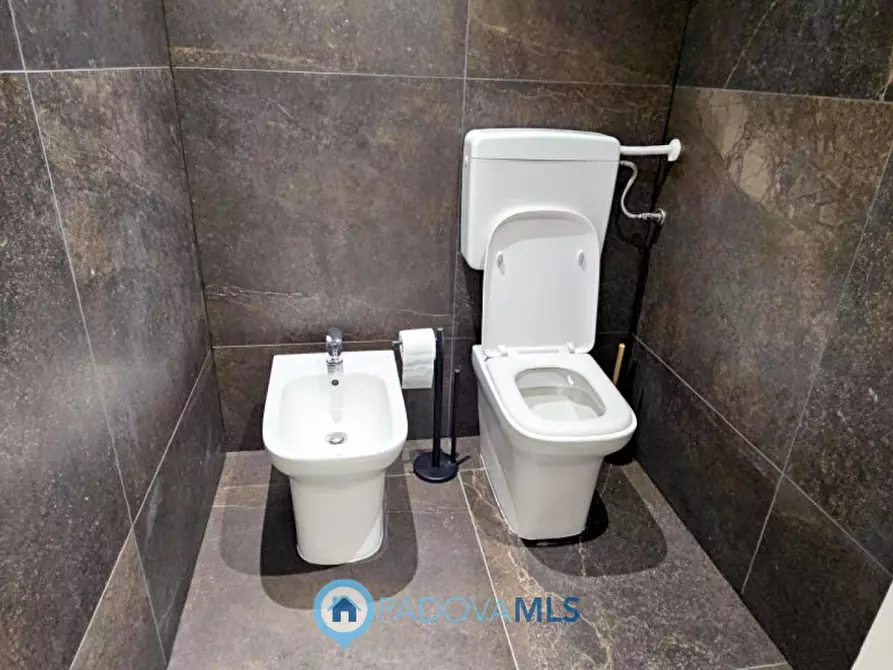 Immagine 7 di Ufficio in vendita  in Viale della Navigazione Interna a Padova