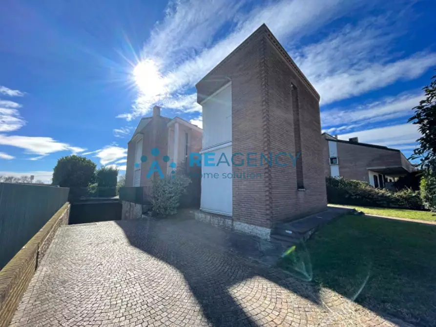 Immagine 2 di Villa in vendita  a Caldogno